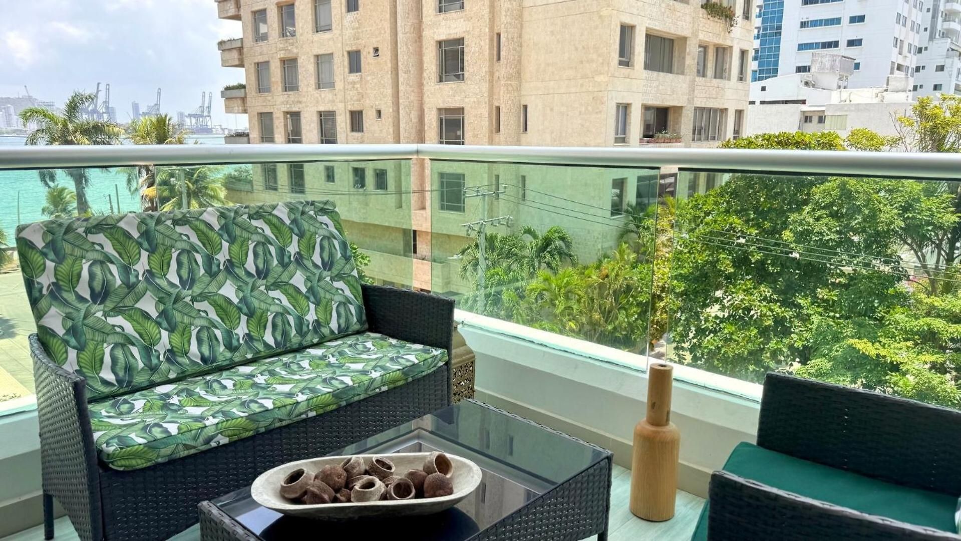 Bay-view 3br Castillogrande | Pool & Rooftop * Cartagena