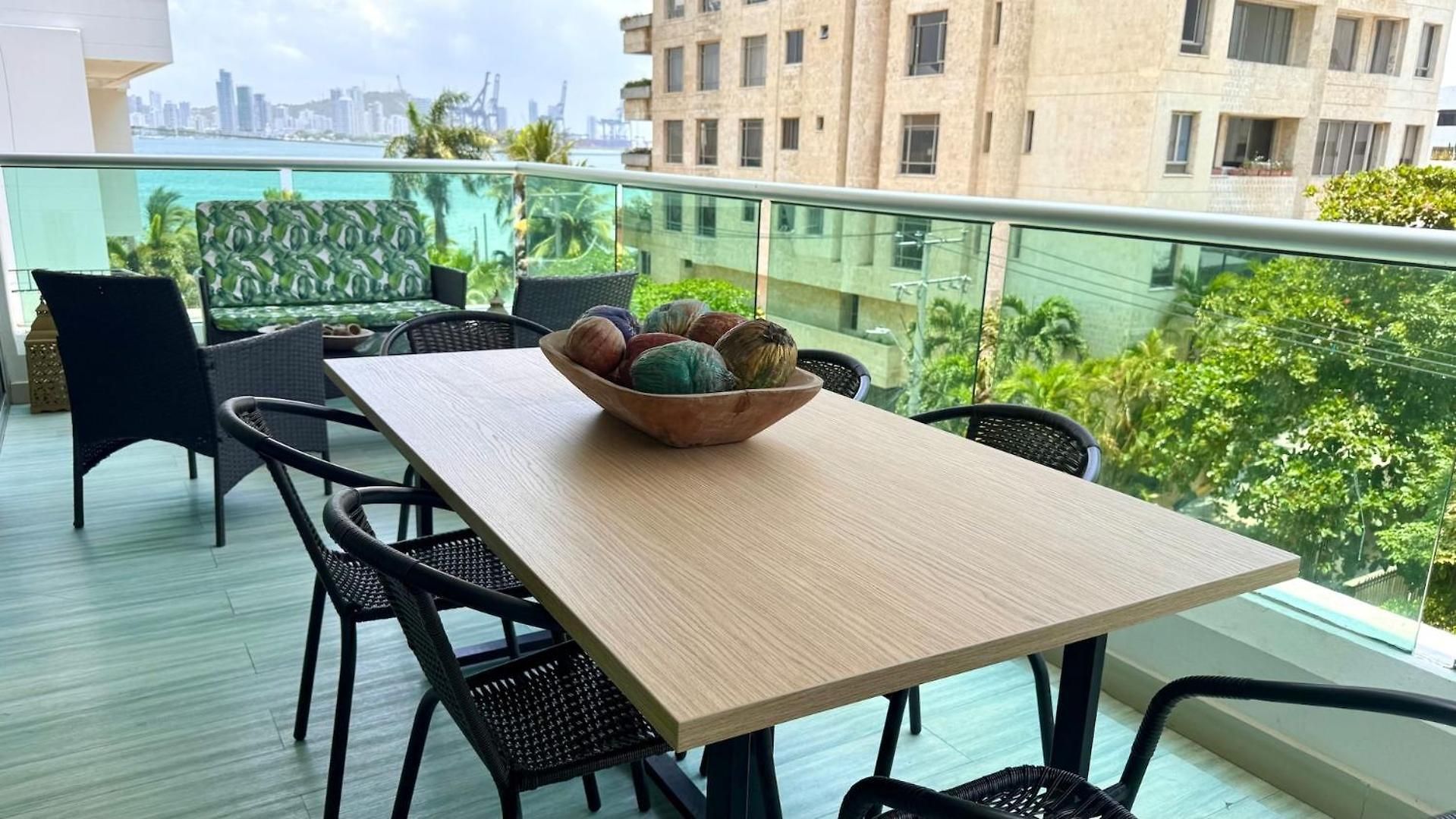 Bay-view 3br Castillogrande | Pool & Rooftop Cartagena